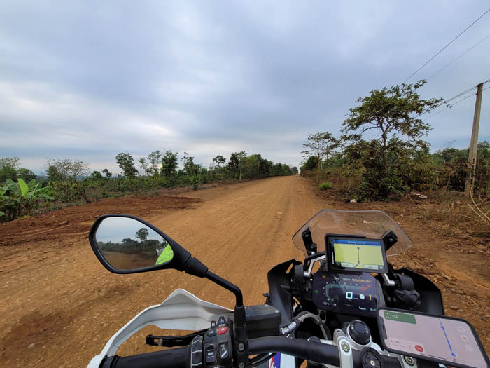 Cách đi xe máy đường dài không mệt