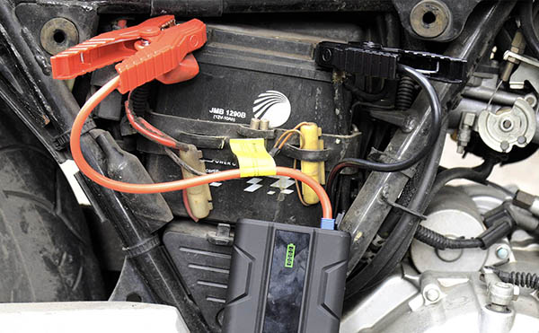 Xe máy hết bình giữa đường